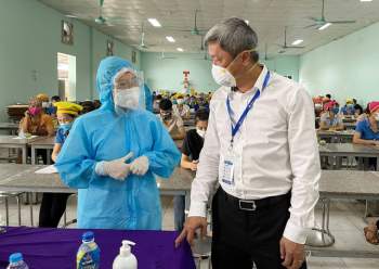 Thứ trưởng Bộ Y tế kiểm tra công tác triển khai tiêm chủng vaccine tại huyện Tân Yên, Bắc Giang - Ảnh 3.
