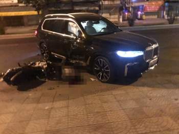 Ô tô BMW X7 đi lùi tông Tu vong nam thanh niên chạy xe máy - Ảnh 1.