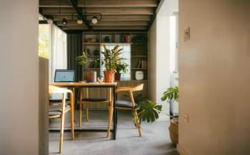 Chàng kiến trúc sư cải tạo căn hộ Pháp cổ, không gian tối giản nhưng sáng thoáng ngỡ ngàng - Ảnh 11.