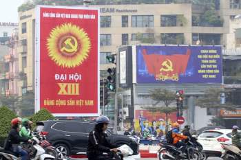 Thủ đô Hà Nội rực rỡ cờ hoa chào mừng Đại hội XIII của Đảng - Ảnh 11.