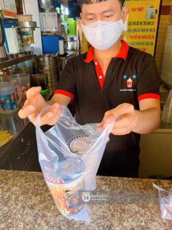 Tiệm trà sữa chảnh nhất Sài Gòn: Ai mua nhiều quá thì hổng bán, uống có ngon không mà phải xếp hàng mệt dữ vậy? - Ảnh 12.
