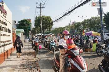 Ngày đầu đi làm sau nghỉ lễ, người Sài Gòn bị trễ giờ vì kẹt xe quá kinh khủng - Ảnh 11.