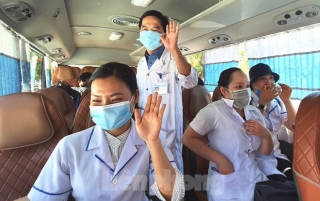40 bác sĩ, điều dưỡng Huế xuất quân chi viện Đà Nẵng chống dịch COVID-19 - Ảnh 14.