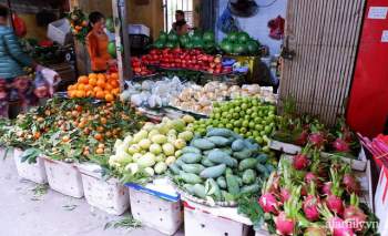Thị trường đồ lễ ông Công ông Táo sôi động, đồ cúng hàng mã giữ nguyên giá nhưng thực phẩm, hoa quả tăng giá 30% - Ảnh 13.