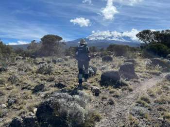 Sếp Viettel trở thành nữ 9x Việt Nam đầu tiên chinh phục Nóc nhà của Châu Phi Kilimanjaro: Leo 8 ngày liên tiếp, xuyên qua vùng nắng rát chóng mặt đến nơi -20 độ C - Ảnh 16.
