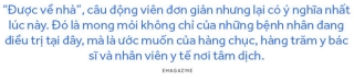 Những bác sĩ quên tên mình đeo mã số vào tâm dịch - Ảnh 16.