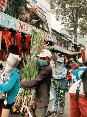 Sài Gòn 30 Tết mua sắm gì chỉ cần đi vội 2 ngôi chợ lâu đời này là đủ: Độc lạ nhất là bánh lựu cầu duyên, mua về hết ế luôn và ngay! - Ảnh 16.