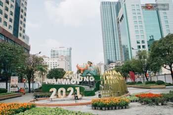 Cận cảnh đường hoa Nguyễn Huệ Tết Tân Sửu 2021 đang gấp rút hoàn thiện, bất ngờ xuất hiện toa tàu Metro - Ảnh 17.