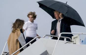 Nhìn lại những hình ảnh đẹp nhất suốt 4 năm qua của Hoàng tử Nhà Trắng Barron Trump trước giây phút Mỹ tuyên bố Tổng thống thứ 46 - Ảnh 19.
