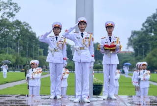 Toàn cảnh Lễ treo cờ rủ Quốc tang nguyên Tổng Bí thư Lê Khả Phiêu - Ảnh 22.