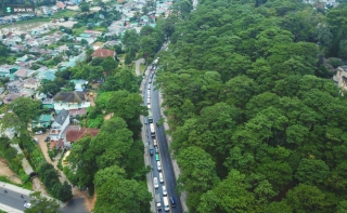 Cửa ngõ Đà Lạt ùn tắc kéo dài, hàng trăm ôtô nhúc nhích từng chút trong cơn mưa chiều - Ảnh 3.