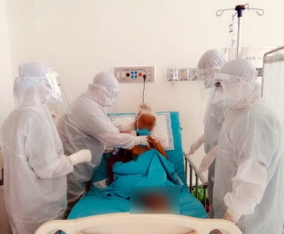 Lời mời dễ thương của bệnh nhân 100 tuổi mắc Covid-19 ở Quảng Nam gửi đến bác sĩ - Ảnh 3.