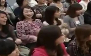 1 năm sau khi chương trình lên sóng, khán giả mới nhận ra chị gái nghiêng đầu xuất hiện trong đó, gây xôn xao MXH Nhật vì quá đáng sợ - Ảnh 3.