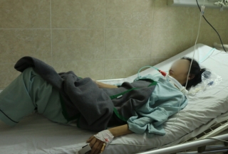 Bác sĩ Sài Gòn khẩn cấp đến Đồng Nai hỗ trợ điều trị cho 2 cô gái ngộ độc Pate Minh Chay nặng - Ảnh 3.