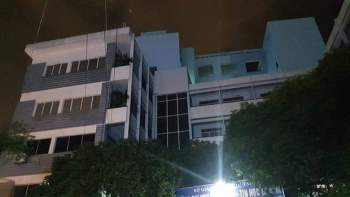 Cựu sinh viên rơi từ tầng 6 trường Đại học Ngoại Ngữ - Tin Học TP.HCM - Ảnh 3.