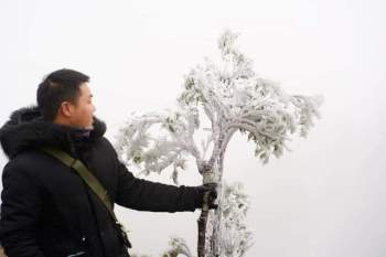 Huyện biên giới Bình Liêu đẹp mê đắm trong băng tuyết - Ảnh 3.