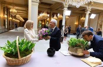 Vợ chồng tổng thống Pháp chi 730.000 USD mua hoa - Ảnh 4.