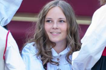  Công chúa kế vị của Na Uy vừa tròn 17 tuổi đã đốn tim với nhan sắc nổi bật, chia sẻ đến lúc lớn mới biết mình là Công chúa - Ảnh 3.