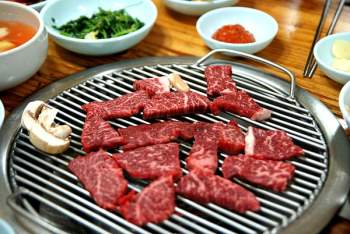  Bí ẩn xoay quanh món thịt bò đắt hơn cả Wagyu, tiềm năng trở thành đỉnh cao ẩm thức omasake Hàn Quốc: Vì sao chỉ dành cho giới siêu giàu? - Ảnh 3.