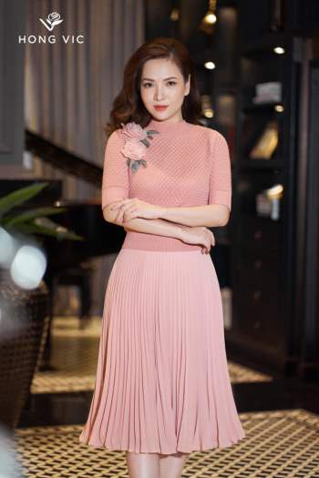 Hong Vic Fashion - Thương hiệu thời trang thêu đính thủ công cho nàng công sở hiện đại - Ảnh 5.