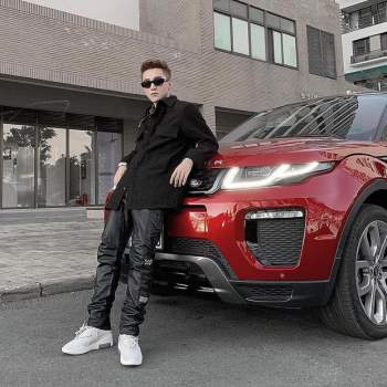  Dàn cầu thủ, nghệ sĩ 9X Việt sở hữu siêu xe tiền tỷ khi tuổi còn rất trẻ: Người sở hữu cả bộ sưu tập xế tới 21 tỷ, người chi cả chục tỷ đồng cho một chiếc xe ưng ý - Ảnh 3.