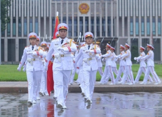 Toàn cảnh Lễ treo cờ rủ Quốc tang nguyên Tổng Bí thư Lê Khả Phiêu - Ảnh 28.