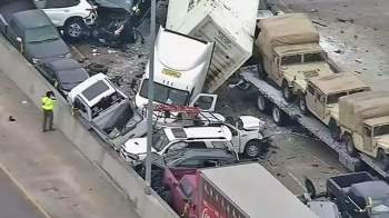 Mỹ: Hơn 130 xe đâm dồn toa vì đường trơn, gần 70 người thương vong - Ảnh 4.