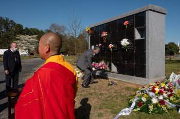 Nạn nhân gốc Á bị bắn Ch?t ở Mỹ, tang lễ không một người thân quen - Ảnh 5.