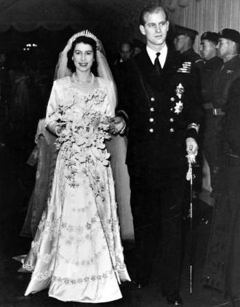 Chuyện tình xuyên suốt 74 năm của Nữ hoàng Anh cùng Hoàng tế Philip: Tình yêu say đắm năm 13 tuổi ngay từ cái nhìn đầu tiên và sự đặc cách có 1-0-2 trong lịch sử! - Ảnh 5.