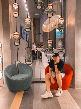 Theo chân travel blogger Lý Thành Cơ khám phá khách sạn mới toanh tại Vũng Tàu “chỉ cần ngồi thôi cũng có ảnh đẹp” - Ảnh 5.