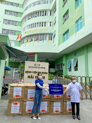 Sau khi ủng hộ 2 tỷ chống dịch, TMV Ngọc Dung tiếp tục hỗ trợ 7.000 đồ bảo hộ cho Đà Nẵng - Ảnh 5.