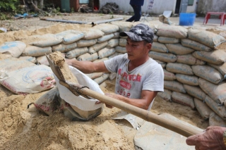  Người dân Quảng Nam đào hầm tránh bão số 9 - Ảnh 5.