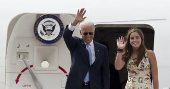  Cháu gái tinh hoa của ông Joe Biden: Vẻ ngoài cuốn hút, học vấn đỉnh cao, được ví như tiểu Ivanka cùng tình bạn kín tiếng với con gái ông Trump - Ảnh 3.