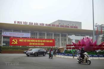 Thủ đô Hà Nội rực rỡ cờ hoa chào mừng Đại hội XIII của Đảng - Ảnh 5.