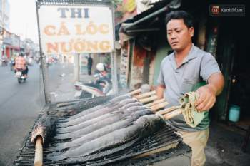 Người Sài Gòn tấp nập mua cá lóc cúng ông Công ông Táo, chủ tiệm nướng mỏi tay không kịp bán - Ảnh 5.