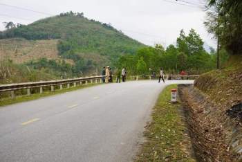 Xe khách giường nằm lao xuống vực ở Tuyên Quang, 1 người Tu vong - Ảnh 4.