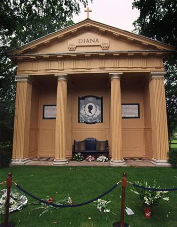 Nhà Harry và William đều tưởng niệm Diana nhân Ngày của mẹ - Ảnh 6.