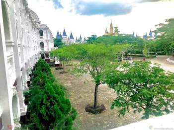 Một trường Đại học cung điện độc nhất vô nhị, ở Việt Nam mà cứ tưởng lạc tới trời Âu, có cả công viên giải trí siêu hoành tráng - Ảnh 5.