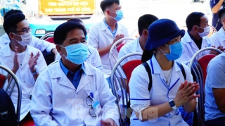 40 bác sĩ, điều dưỡng Huế xuất quân chi viện Đà Nẵng chống dịch COVID-19 - Ảnh 7.