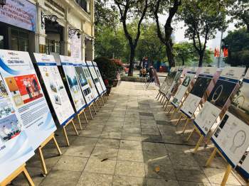 Hà Nội mở cuộc triển lãm lấy ý kiến người dân về cột mốc Km 0 - Ảnh 7.