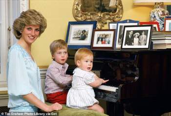 Video từ 35 năm trước quay Hoàng tử William bên mẹ quá cố bất ngờ gây bão MXH vì những khoảnh khắc quá đỗi ý nghĩa - Ảnh 7.