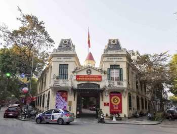 Thủ đô Hà Nội rực rỡ cờ hoa chào mừng Đại hội XIII của Đảng - Ảnh 6.