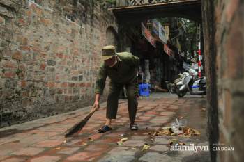 Người đàn ông gần 20 năm canh giữ cửa ô cuối cùng của Hà Nội: Lương chẳng bao nhiêu, áp lực đủ điều nhưng duyên nợ là thứ đứng trên tiền bạc - Ảnh 6.