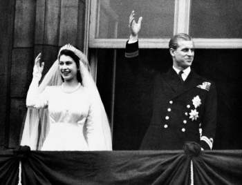 Chuyện tình xuyên suốt 74 năm của Nữ hoàng Anh cùng Hoàng tế Philip: Tình yêu say đắm năm 13 tuổi ngay từ cái nhìn đầu tiên và sự đặc cách có 1-0-2 trong lịch sử! - Ảnh 7.