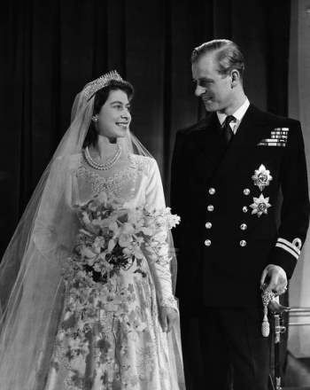  Câu chuyện phía sau bức ảnh cười khúc khích của cố Hoàng thân Philip và Nữ hoàng Anh: Ngôn tình hóa ra lại bình dị đến vậy! - Ảnh 4.