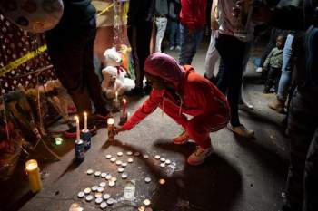 Người Mỹ tổ chức tưởng niệm bà chủ tiệm nail gốc Việt thiệt mạng sau vụ tấn công bằng súng, cầu nguyện cho người chồng đang nguy kịch - Ảnh 7.