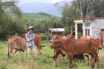 Về Bình Định chăn bò cùng Soytiet: Chàng trai mồ côi từng đi ăn xin rồi trở thành hiện tượng mạng khiến nhiều sao quốc tế phát cuồng - Ảnh 8.