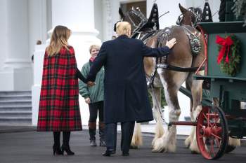 Những món quà xa xỉ Barron Trump từng được nhận - Ảnh 8.