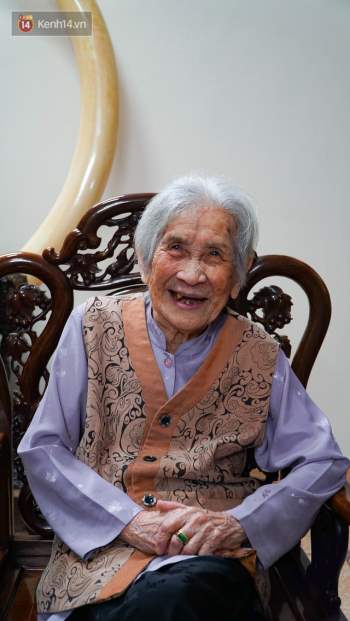Gặp cụ bà 100 tuổi ở Hà Nội gây sốt bởi nhan sắc trong đám cưới thời trẻ: Sinh ra tại Pháp, từng được mệnh danh là hoa khôi của vùng - Ảnh 7.