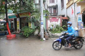 Cận cảnh nghĩa địa trong phố Hà Nội: Nơi người dân vẫn vô tư ăn uống, vui chơi bên cạnh mộ người Ch?t - Ảnh 8.